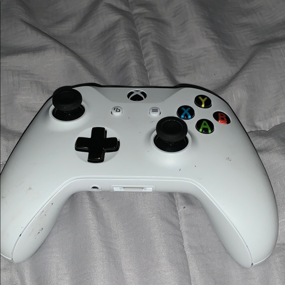White Xbox controller